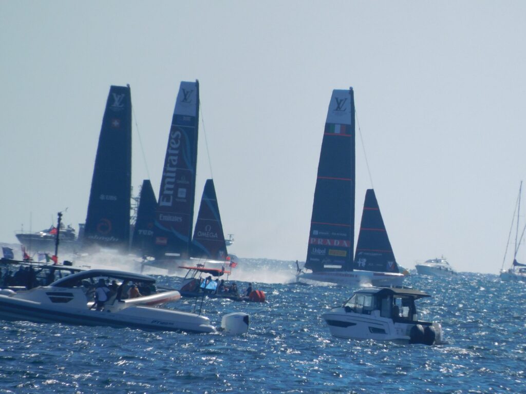 America’s Cup a Napoli, Luna Rossa resta in testa ma è show dei francesi: domani