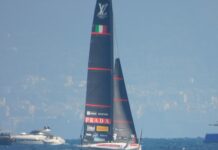 Luna Rossa padrona a Napoli, velisti portati in trionfo dopo aver vinto le regate preliminari