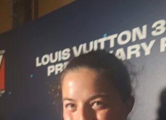 Maria Giubilei alza la coppa di Luna Rossa a Napoli: “Ero sotto choc, è stato meraviglioso”