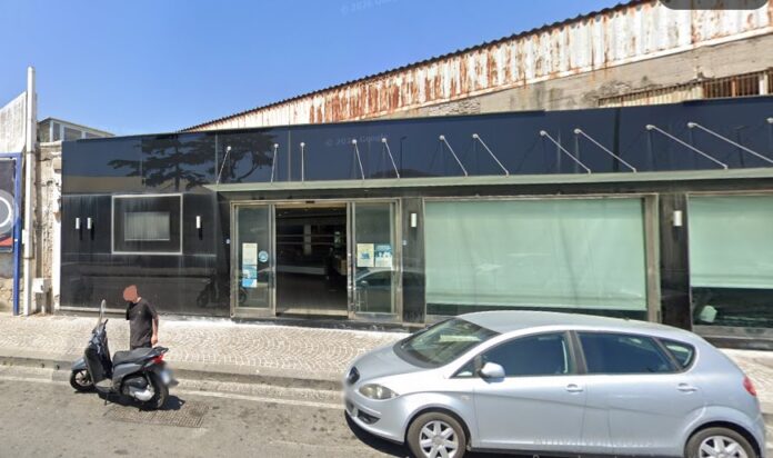 Fiamme in un bar di San Giovanni a Teduccio