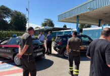 Caivano sotto assedio dei cattivi odori: chiusi parchi e scuole. Reazione chimica in un’azienda
