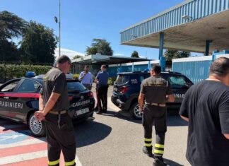 Caivano sotto assedio dei cattivi odori: chiusi parchi e scuole. Reazione chimica in un’azienda