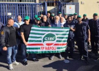 Ritardi negli stipendi, seppellitori in sciopero per tre giorni. Disagi al cimitero di Napoli Lavoratori al cimitero