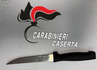 Minaccia la madre con un coltello a Marcianise, il 32enne avrebbe preteso del denaro: arrestato Coltello