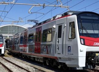Operaio folgorato sulla Circumvesuviana a S. Giorgio a Cremano: violenta scarica elettrica Treno EAV della Circumvesuviana