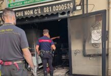 Incendio distrugge una gelateria a Pianura