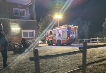 Castel Volturno, pineta in fiamme al Villaggio Agricolo. L’incendio minaccia un centro convegni Incendio villaggio agricolo