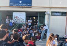 Studenti in piazza dopo il rogo a Giugliano: chiedono risposte al Comune sulla qualità dell’aria Liceo Cartesio a Giugliano