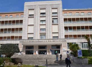 Travolto da un muro, i medici del Cto salvano la vita al commerciante del Rione Sanità L'Ospedale dei Colli a Napoli