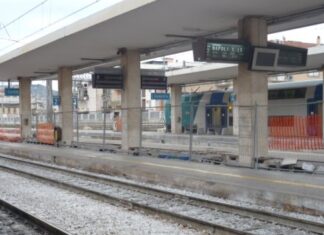 Travolto da un treno alla stazione di Caserta mentre attraversa i binari Stazione di Caserta