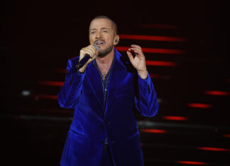 Raf rinvia il concerto di Napoli di un anno: la nuova data è il 14 ottobre 2027. Le info per biglietti e rimborsi