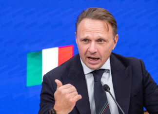 Fondi per la meccanizzazione del settore agricolo, Federacma gela Lollobrigida: “Risorse insufficienti” Francesco Lollobrigida Ministro dell’agricoltura e sovranità alimentare durante la conferenza stampa dopo il Consiglio dei Ministri tenutosi a Palazzo Chigi a Roma, Giovedì 22 Ottobre 2026 (foto Mauro Scrobogna / LaPresse) Francesco Lollobrigida Minister of Agriculture and Food Sovereignty during the press conference after the Council of Ministers held at Palazzo Chigi in Rome, Thursday October 22 2026 (foto Mauro Scrobogna / LaPresse)