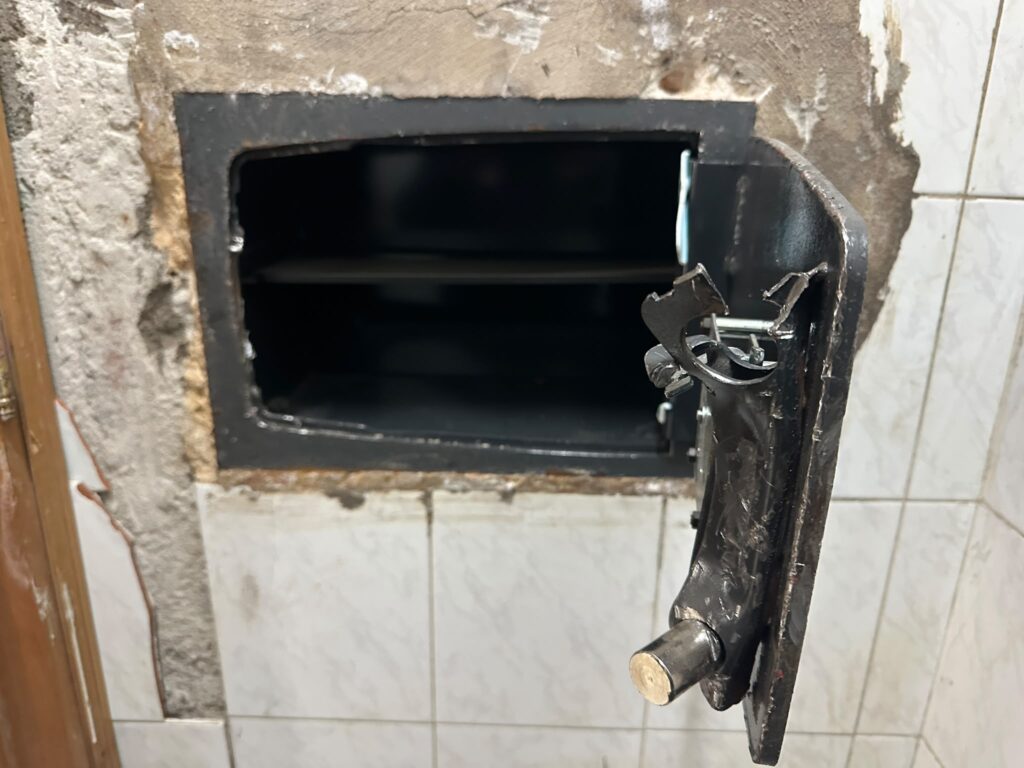 Irruzione dei ladri nel Municipio di Castel Volturno, bloccato un uomo
