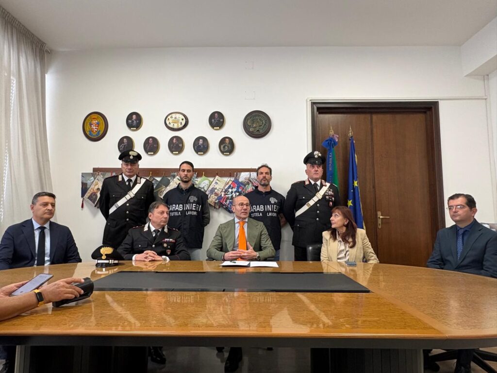 Villa Literno, 14 ore nei campi per 3 euro l’ora: quattro misure cautelari e 6 i