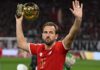 Kane, che sfortuna: sbaglia un rigore dopo aver celebrato il Pallone d’Oro