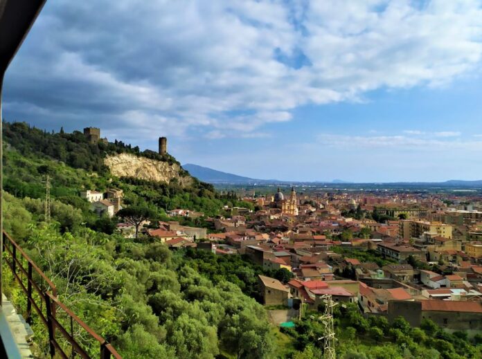 Una veduta di Maddaloni (Wikimedia Commons)
