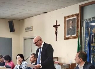 Aversa, il sindaco Matacena si dimette dopo lo stop in Consiglio comunale sul Puc