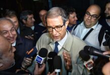 Campi Flegrei, il Governo ha pronto il nuovo decreto per l’emergenza sismica. Musumeci: “Svolta vicina” Foto Andrea Di Grazia/LaPresse 2-11-2017 Catania cronaca Silvio Berlusconi riunisce il pdl presso la "trattoria del Cavaliere" di Catania Nella foto: al centro Nello Musumeci Photo Andrea Di GraziU7LaPresse 2-11-2017 Catania (It) news Silvio Berlusconi brings together the PDL at the "trattoria del Cavaliere" in Catania In the pic: enter Nello Musumeci