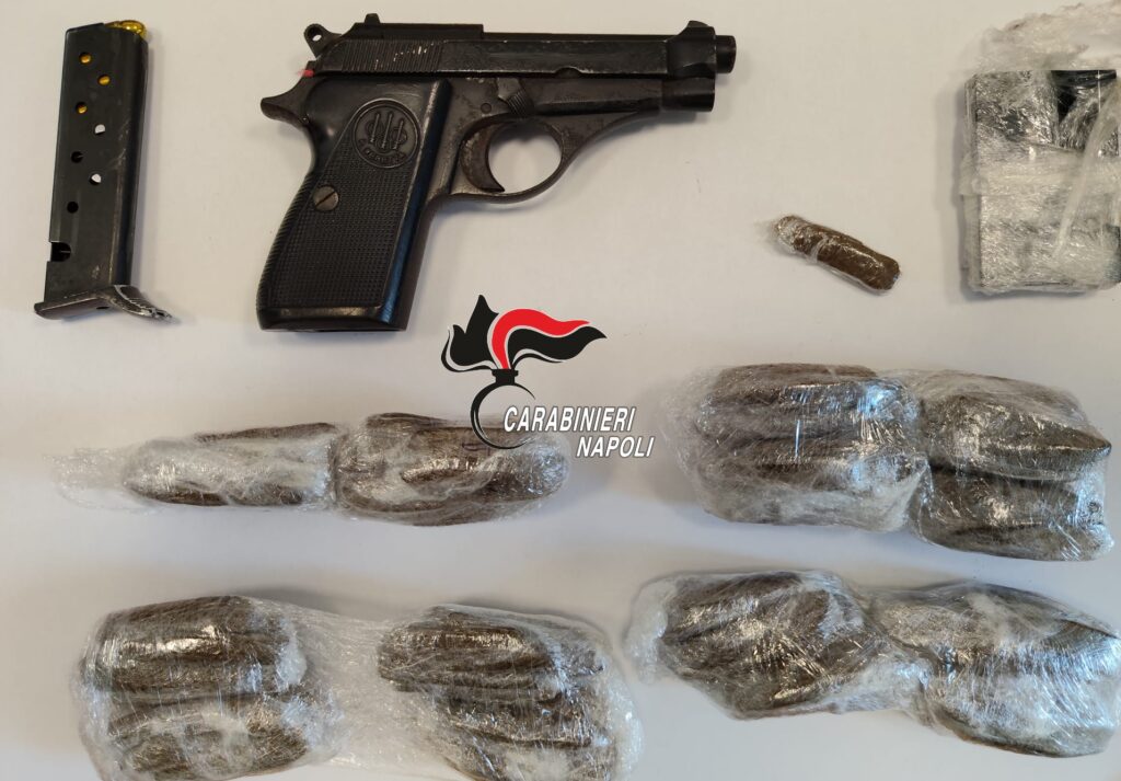 Napoli: i carabinieri setacciano le zone dei quartieri spagnoli, del centro stor
