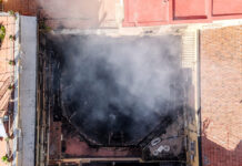 Teatro Sannazaro, il cratere è ancora lì. A 8 mesi dal rogo è tutto fermo Veduta aerea della cupola del Teatro storico Sannazaro devastato da un incendio a Napoli, Italia - 17 febbraio 2026 - Cronaca - (foto di Alessandro Garofalo/LaPresse) Aerial view of the dome of the historic Sannazaro Theater devastated by a fire in Naples, Italy - February 17, 2026 - News - (photo by Alessandro Garofalo/LaPresse)