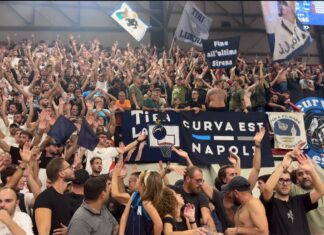 “Il nostro sesto giocatore”: l’Alcott Arena entra nel risultato e Repesa le riconosce un ruolo Napoli Basket - curva