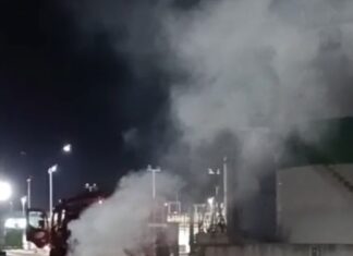 FOTO – Caivano, nuovi miasmi dalla fabbrica di vernici a Pascarola: stop alle aziende della zona Asi, chiusi cimitero e parchi