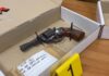 Acerra, quattro pistole, bombe artigianali e droga in casa: arrestato 57enne