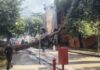 Tragedia sfiorata al Cardarelli, crolla un pino secolare: distrutta la pensilina del Padiglione M