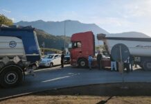 Il caro gasolio paralizza le strade. Gli autotrasportatori: “Stremati” Blocchi per le proteste