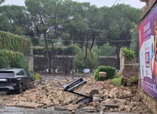 Il maltempo piega Caserta: crolla il muro del Circolo del Tennis in via Laviano Crollo di un muro a Caserta