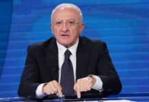 Tensione tra Pd e A Testa Alta. “Manovra a tenaglia” per escludere Vincenzo De Luca dal campo largo Vincenzo De Luca