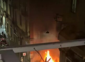 Paura nel cuore del Vasto: quattro veicoli dati alle fiamme. L’ombra del racket della sosta