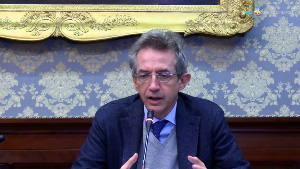 Movida, nuova ordinanza in cinque Municipalità: stop all’asporto di alcol da mez