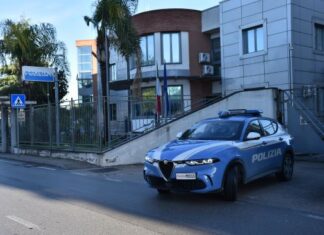 In giro con un coltello a Grumo Nevano, 18enne inseguito e arrestato Polizia di Frattamaggiore