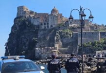 Disabile seviziato e abusato per mesi a Ischia: arrestati 3 giovani Polizia ad Ischia