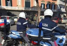 Sequestrata, drogata e violentata a Napoli: caccia al branco vicino alla stazione Polizia alla stazione