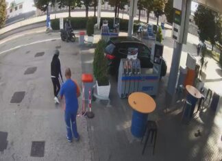 Caccia ai baby rapinatori: feriti 4 agenti. 2 minorenni di Secondigliano inseguiti e catturati dopo un assalto a un distributore di Arzano Rapina ad un distributore