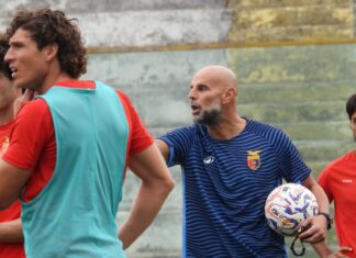 Casertana – il nuovo corso è iniziato. Anzi, è iniziato prima del previsto. Roberto Stellone al Pinto-immagine pagina FB Casertana FC