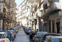 Ferito con 14 coltellate in una ‘faida’ familiare: 4 arresti nel quartiere Mercato Via Savarese a Napoli