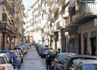 Ferito con 14 coltellate in una ‘faida’ familiare: 4 arresti nel quartiere Mercato Via Savarese a Napoli