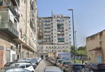 Escalation di violenza giovanile a Napoli: un 14enne accoltellato alle gambe nel quartiere Mercato e un 20enne ferito a Ponticelli