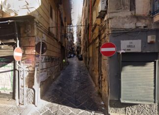 Spari nel bunker dei Mazzarella-Giuliano: commando in azione a Forcella Vicoletto Zuroli