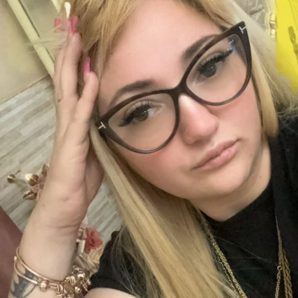 FOTO – Melito, 44 involucri di cocaina in casa: arrestata una 41enne. Altra drog